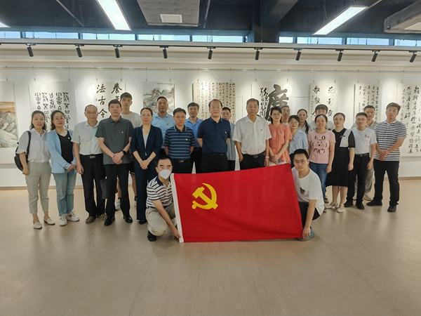 淮糧集團(tuán)、市糧食和物資儲(chǔ)備局聯(lián)合開(kāi)展“弘揚(yáng)清風(fēng)正氣、傳承廉潔文化”書(shū)法美術(shù)作品展參觀活動(dòng)